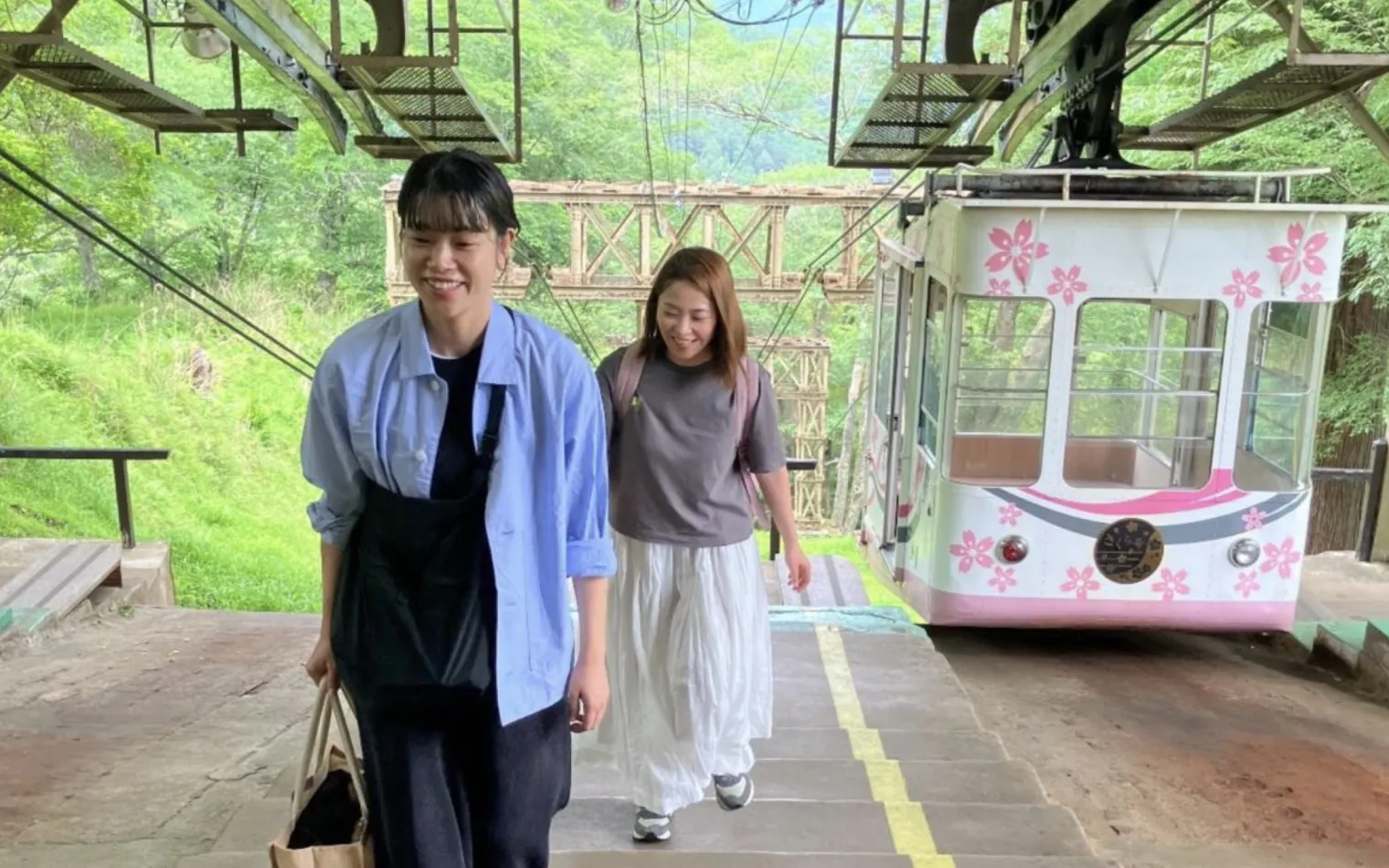 A ropeway with a wonderfully retro feel